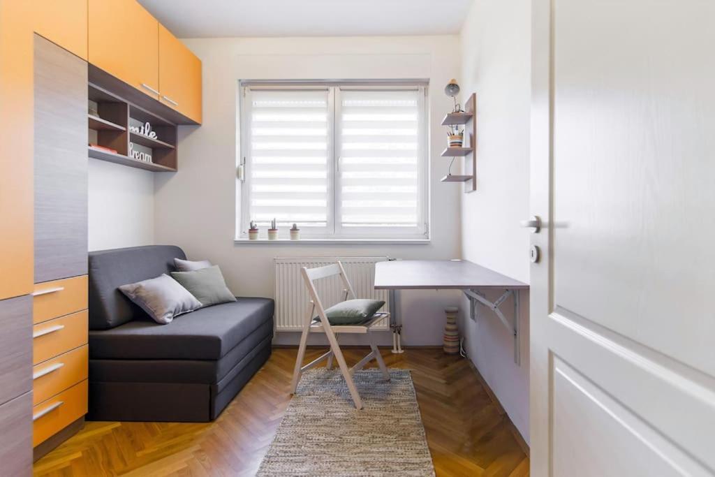 Modern Living Apts - Botanica - Private Parking Novi Sad Bagian luar foto